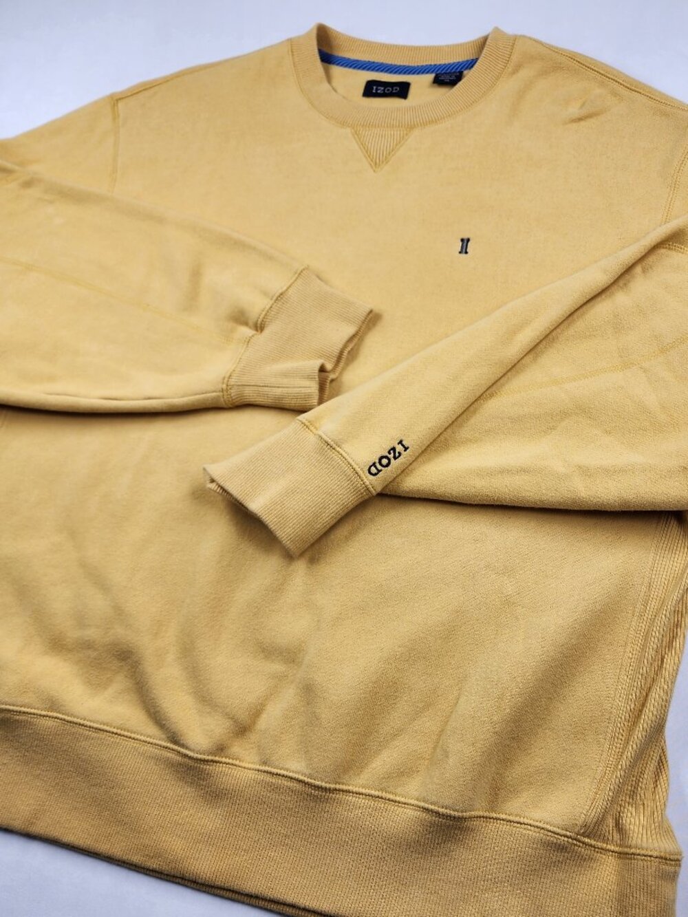 IZOD Men’s XL Canary Crewneck Sweater Long Sleeve Super Soft Cozy Comfort Logo